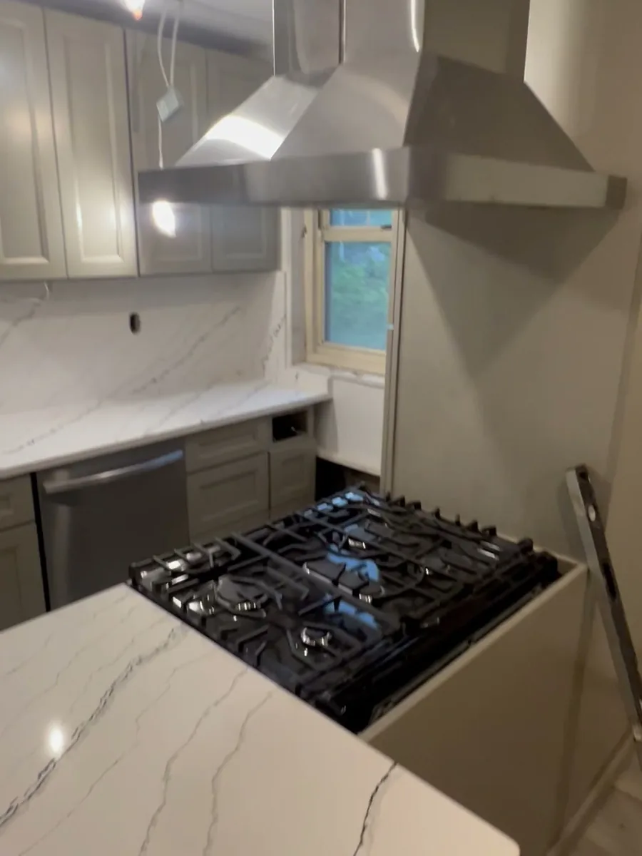 Stone set and appliances landing.